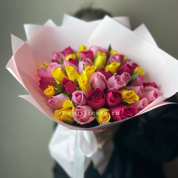 Букет из 51 розы Микс (Кения) в Адлере