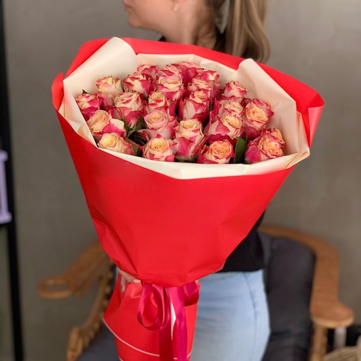 Букет роз Chapeau в Адлере