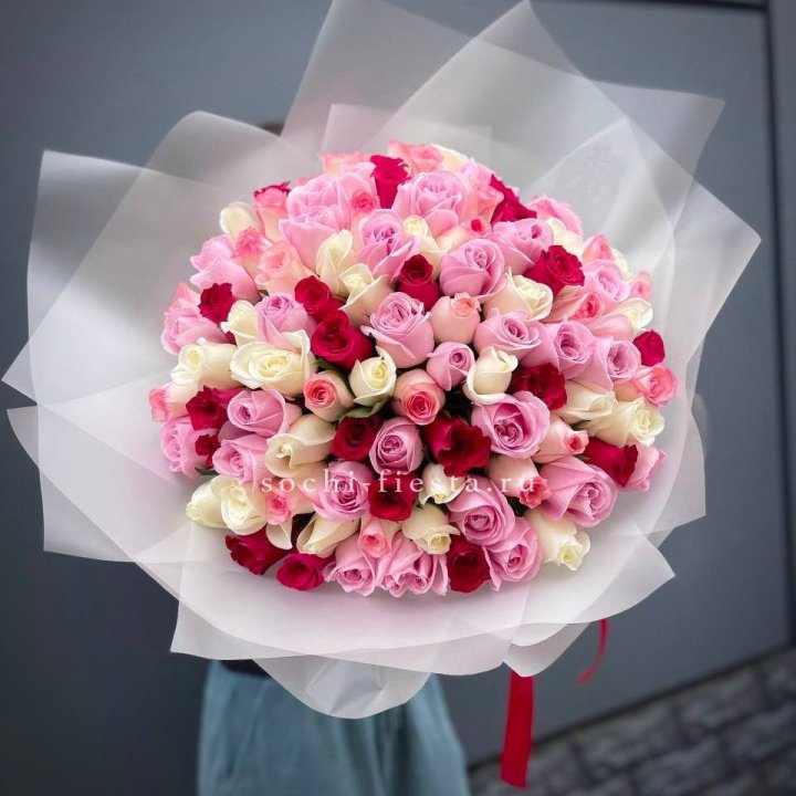 101 разноцветная роза "Карусель" в Адлере