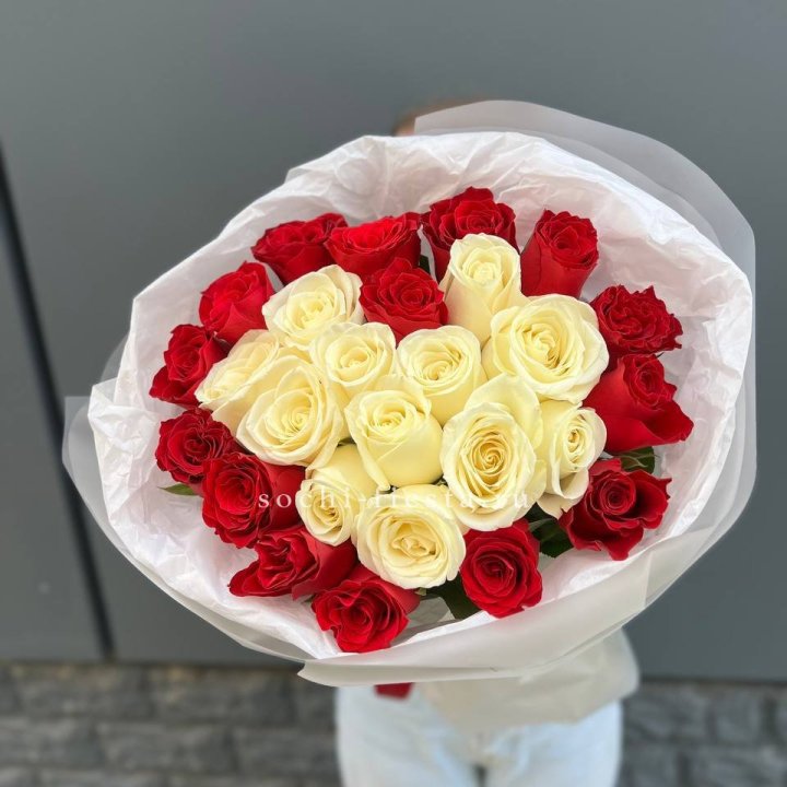 27 роз микс в Адлере