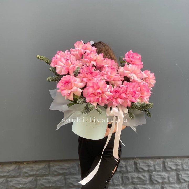 Бокс из 15 французских роз в Адлере