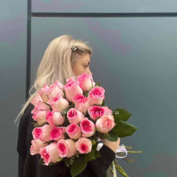  25 розовых роз в Адлере