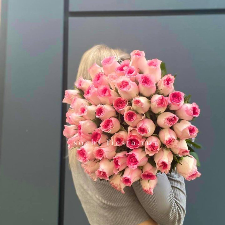 51 розовая роза в Адлере