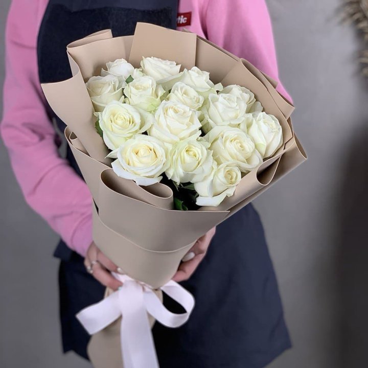 15 белых роз миракли в Адлере