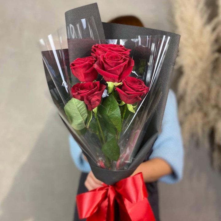 5 роз ред наоми в Адлере