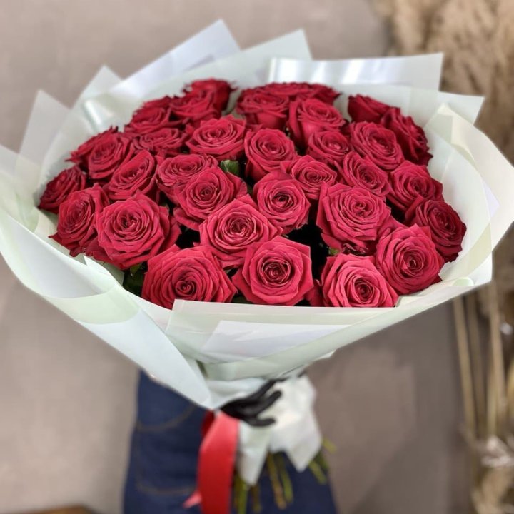 37 красных роз в Адлере