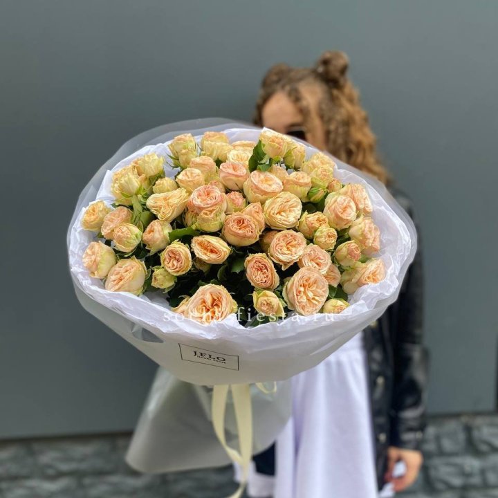 15 пионовидных роз в Адлере