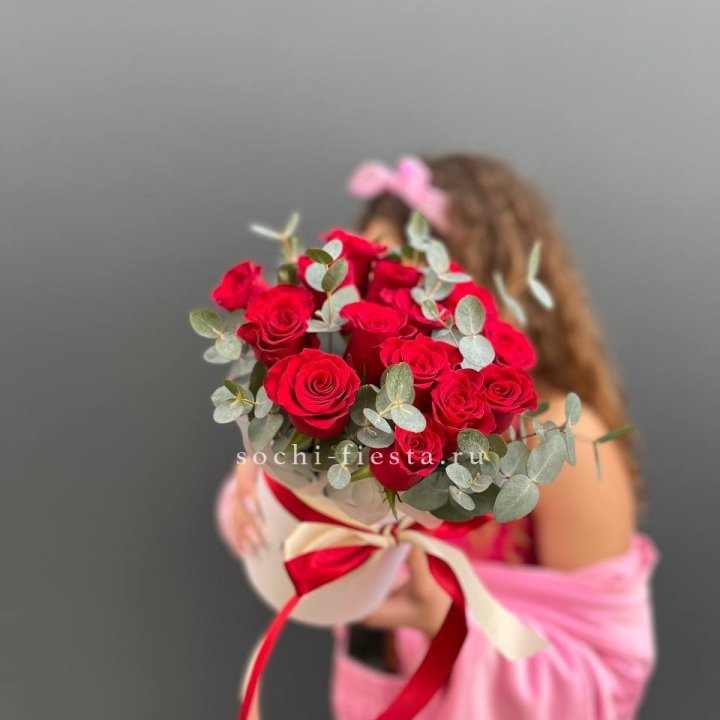 15 Красных роз в боксе №2 в Адлере