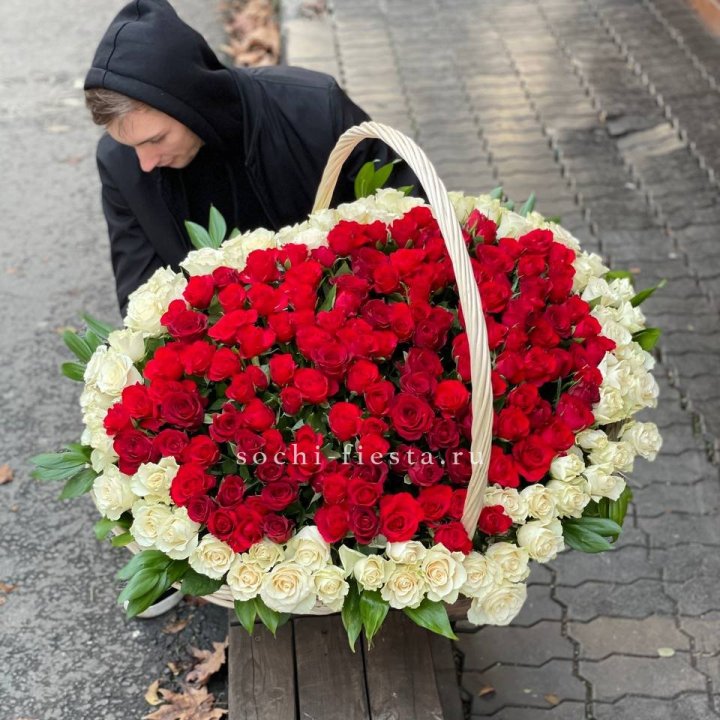 201  роза в корзине   в Адлере