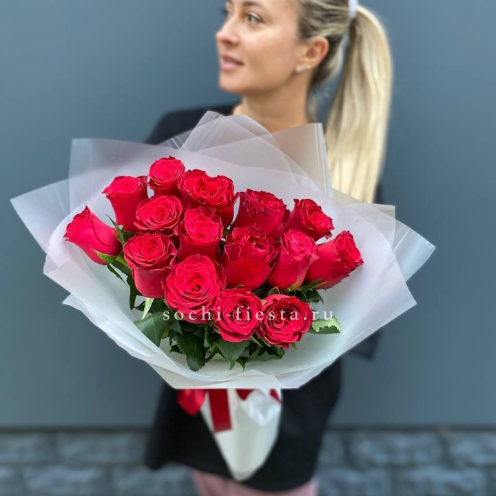 Букет из 15 красных роз  в Адлере
