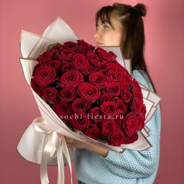 51 красная роза "Лавели" в Адлере
