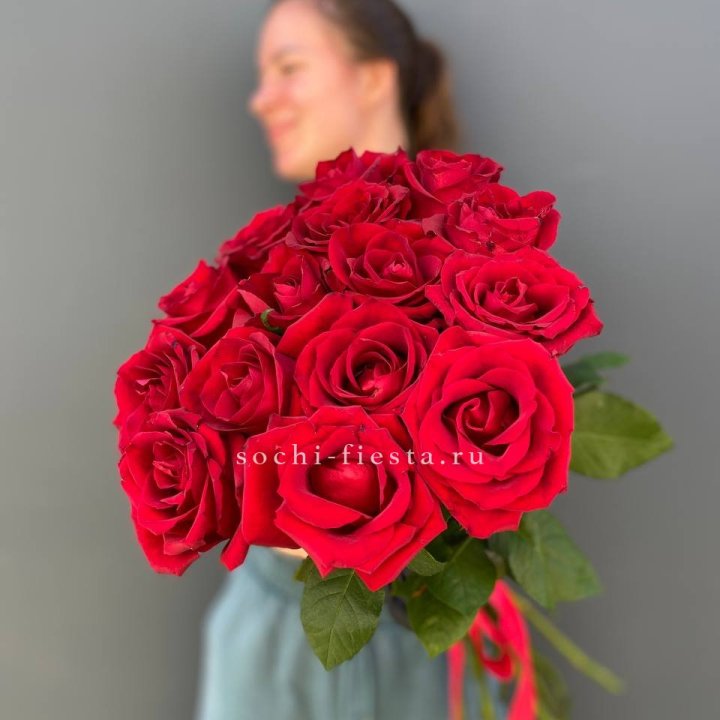 15 красных роз под ленту в Адлере