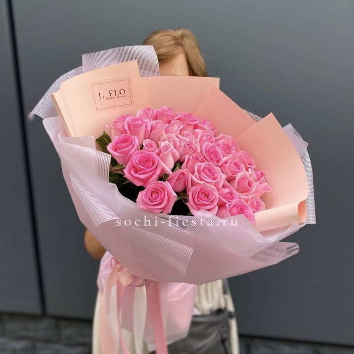 33 Розовые розы в Адлере