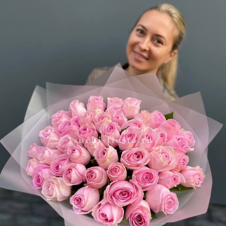 51 розовая роза в Адлере