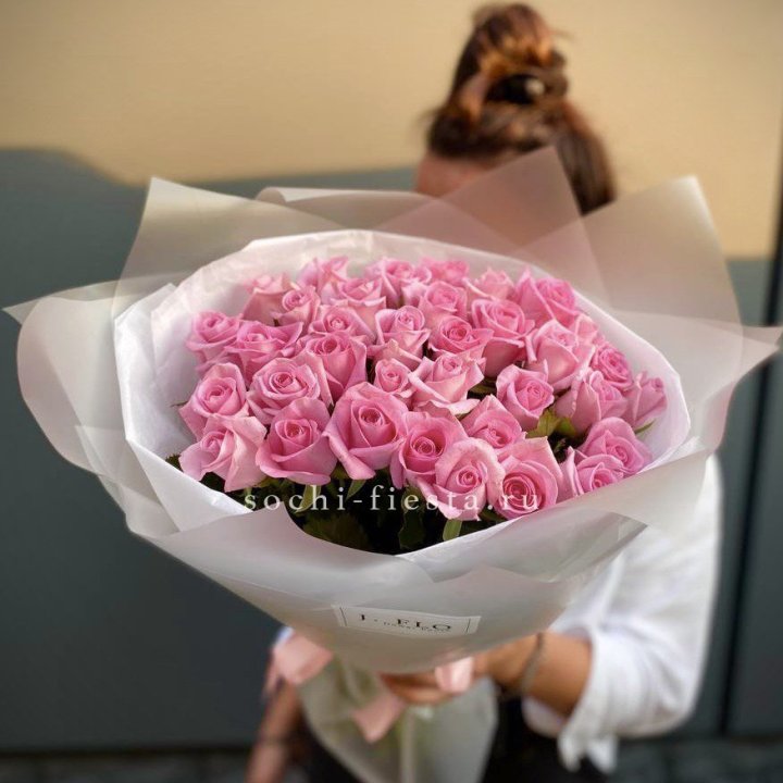 Букет розовых роз  в Адлере