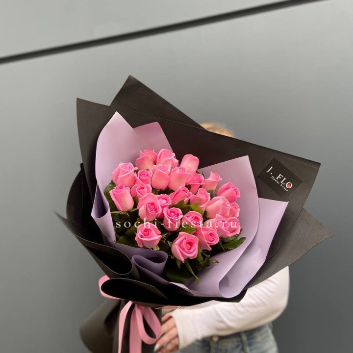 19 розовых роз  в Адлере