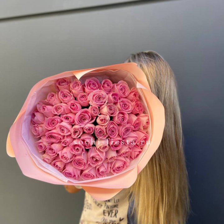 55 розовых роз в Адлере