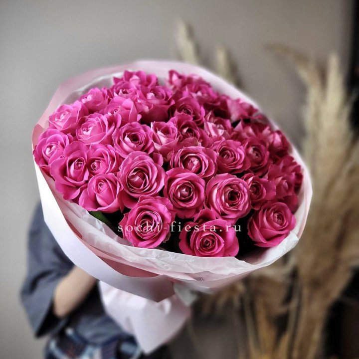 35 розовых роз  в Адлере