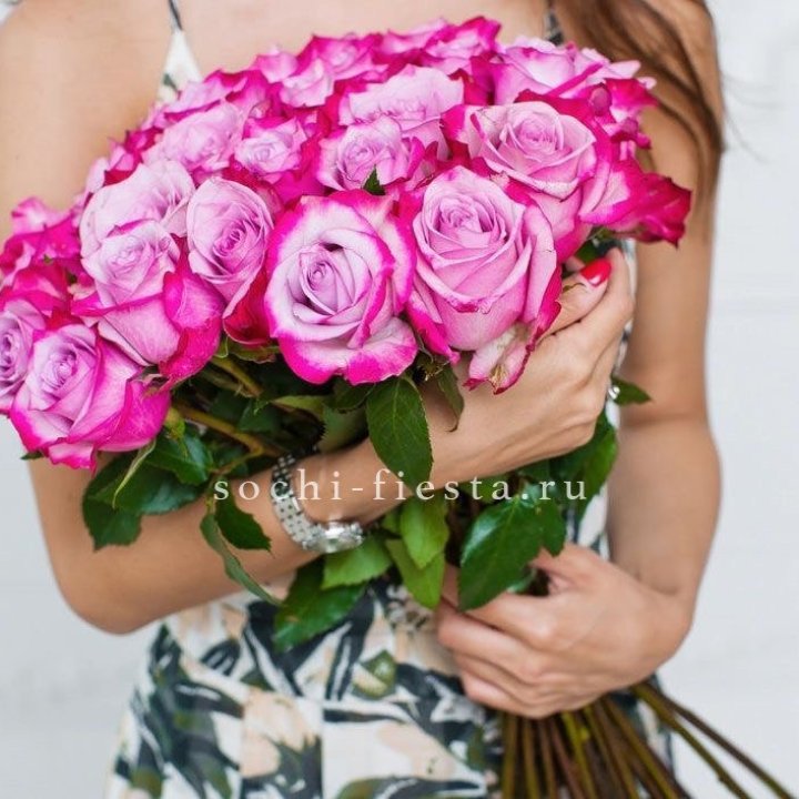 Букет высоких роз Ди перпел в Адлере