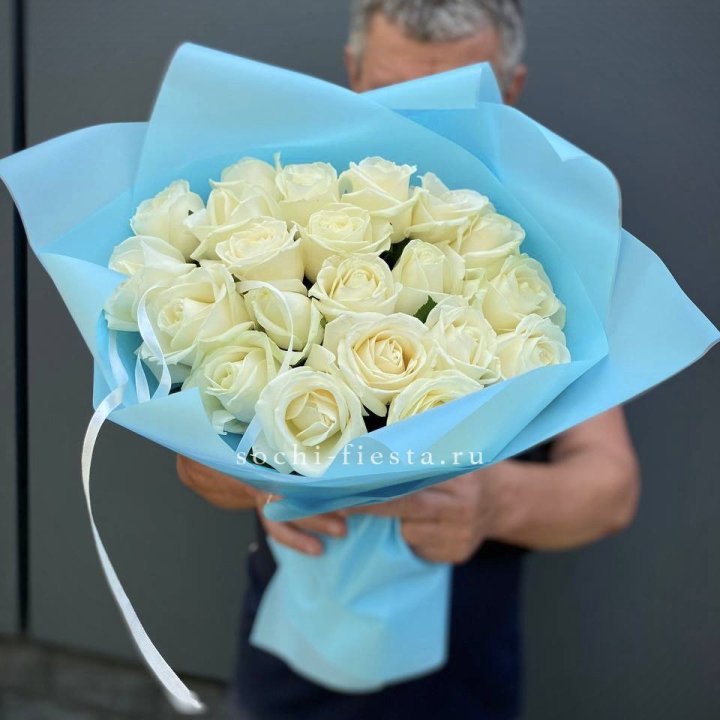 21 белая роза в Адлере