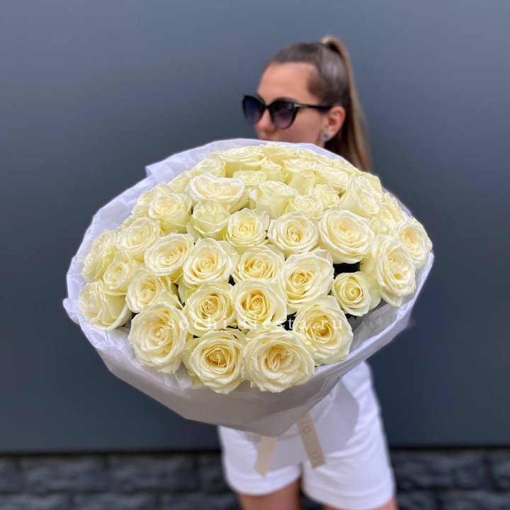 51 белая роза  в Адлере