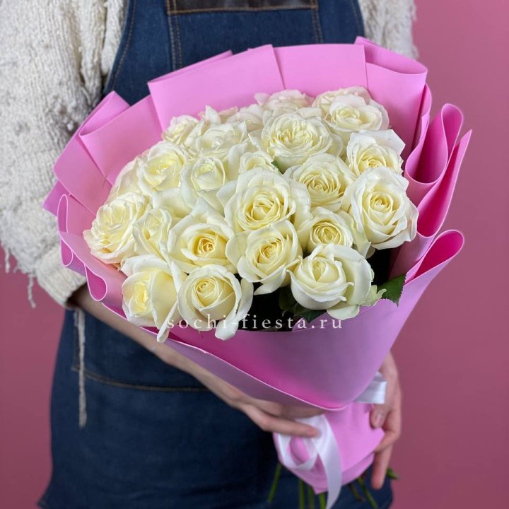 25 белых роз в Адлере