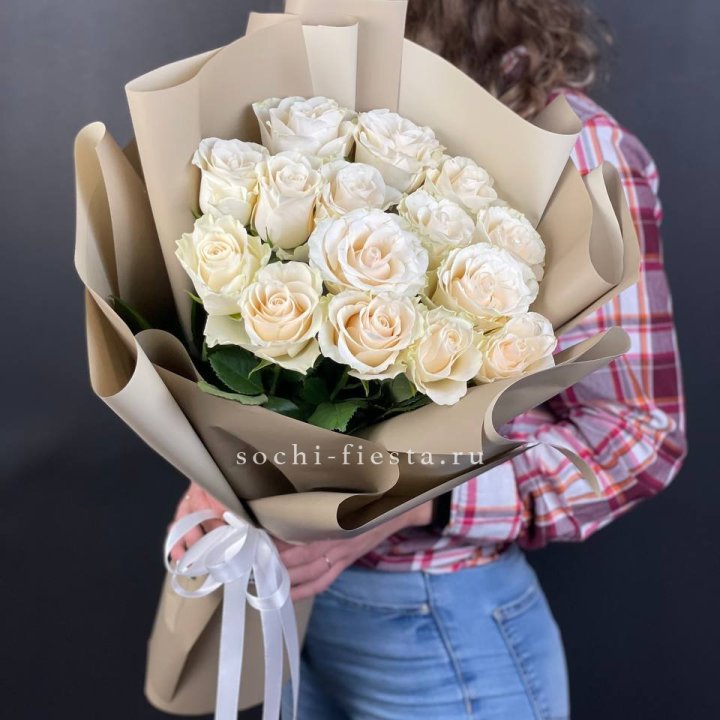 15 белых роз Coffee в Адлере