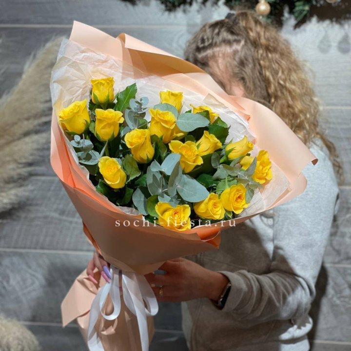 15 желтых роз в Адлере