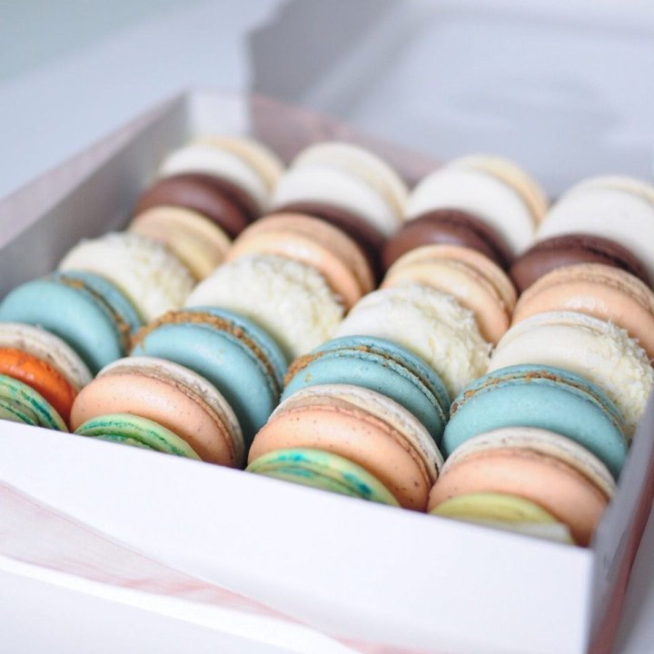 Коробка макаронс XL в Адлере