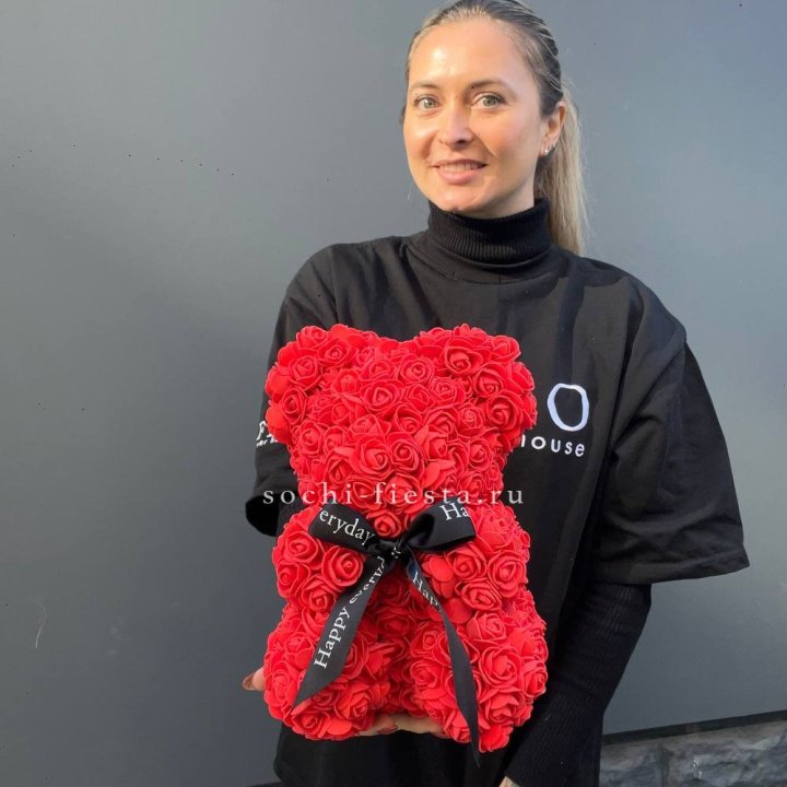 Медведь из роз красный в Адлере