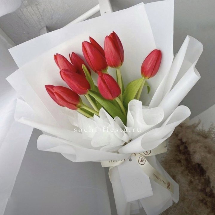 Букет красных тюльпанов в Адлере