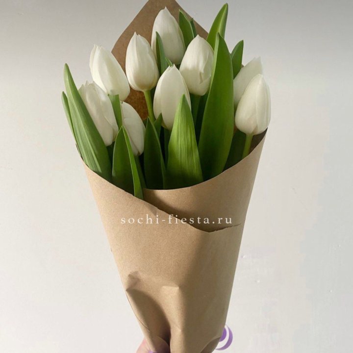 Букет белых тюльпанов в Адлере