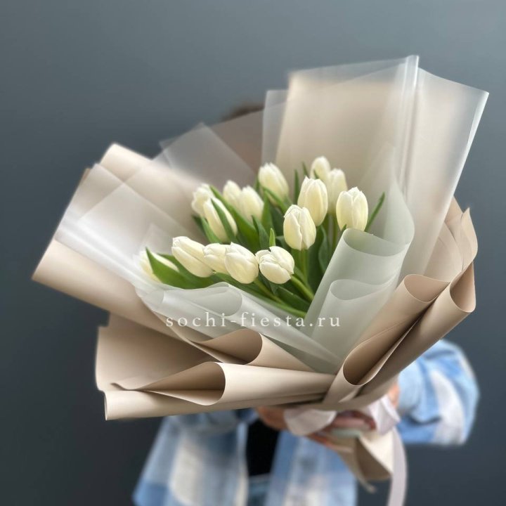 Букет из 15 белых тюльпанов в Адлере