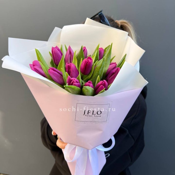 15 пурпурных тюльпанов в Адлере