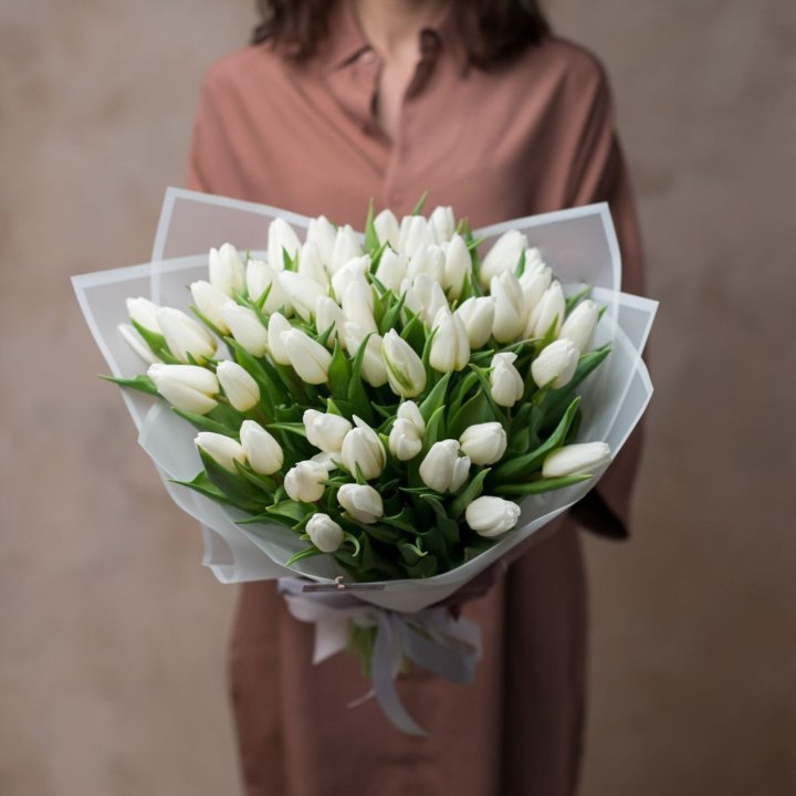 51 белый тюльпан в Адлере