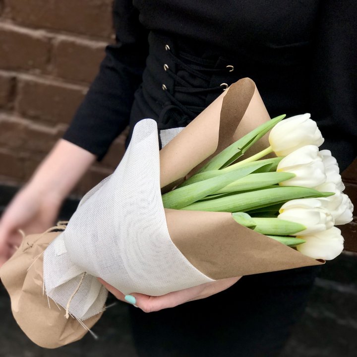 Букет белых тюльпанов в Адлере