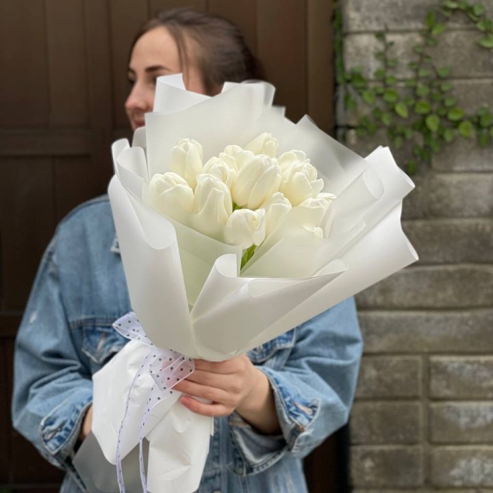 Букет белоснежных тюльпанов в Адлере