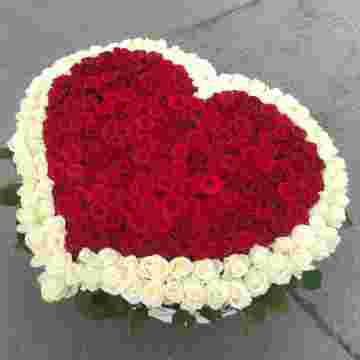 333 розы в корзине Heart в Адлере